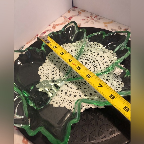 Tiara Exclusive Glass Green Grape Leaf Divided Dish - Picture 2 of 7